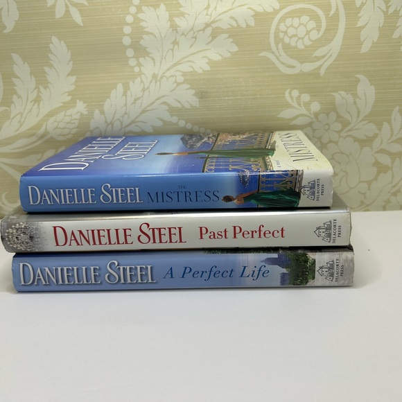 Danielle Steel Book Lot - Picture 6 of 6